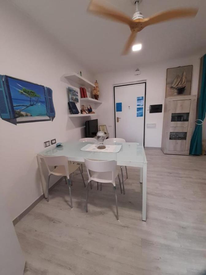 Ambos Mundos Apartment Quartu Sant'Elena Bagian luar foto